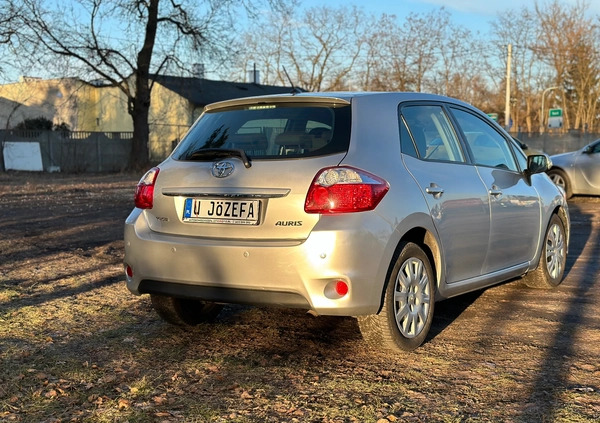 Toyota Auris cena 25800 przebieg: 160000, rok produkcji 2010 z Pakość małe 301